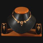 22KT Gold Kulo-shaped Choker-cum-necklace